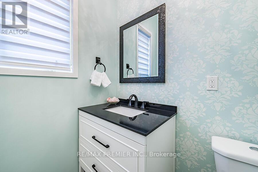 Photo 5 of 77 Sydney Circle, Vaughan ON