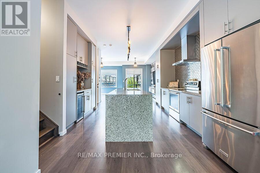 Photo 9 of 77 Sydney Circle, Vaughan ON