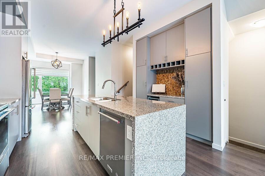 Photo 10 of 77 Sydney Circle, Vaughan ON