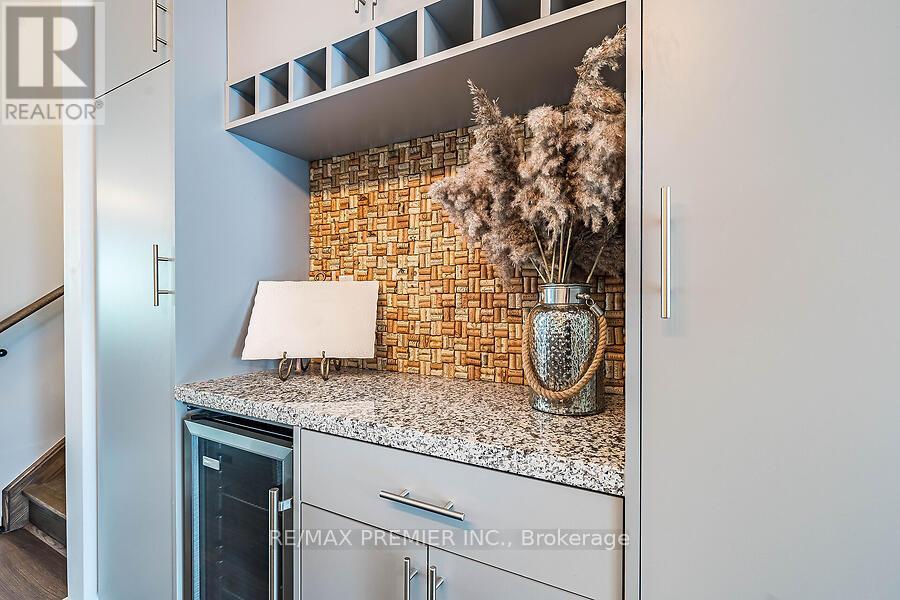 Photo 15 of 77 Sydney Circle, Vaughan ON