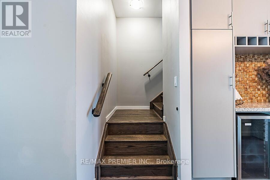 Photo 23 of 77 Sydney Circle, Vaughan ON