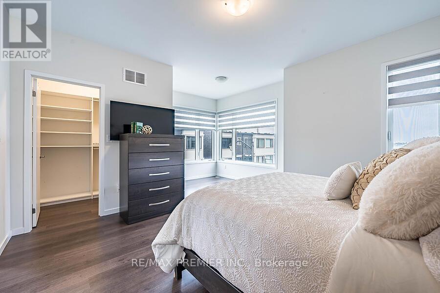 Photo 27 of 77 Sydney Circle, Vaughan ON