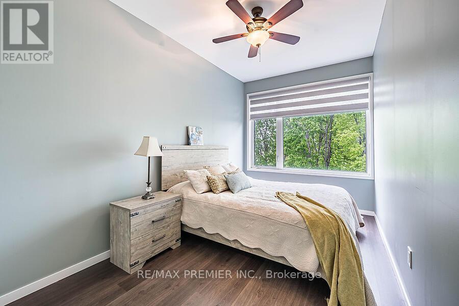 Photo 33 of 77 Sydney Circle, Vaughan ON
