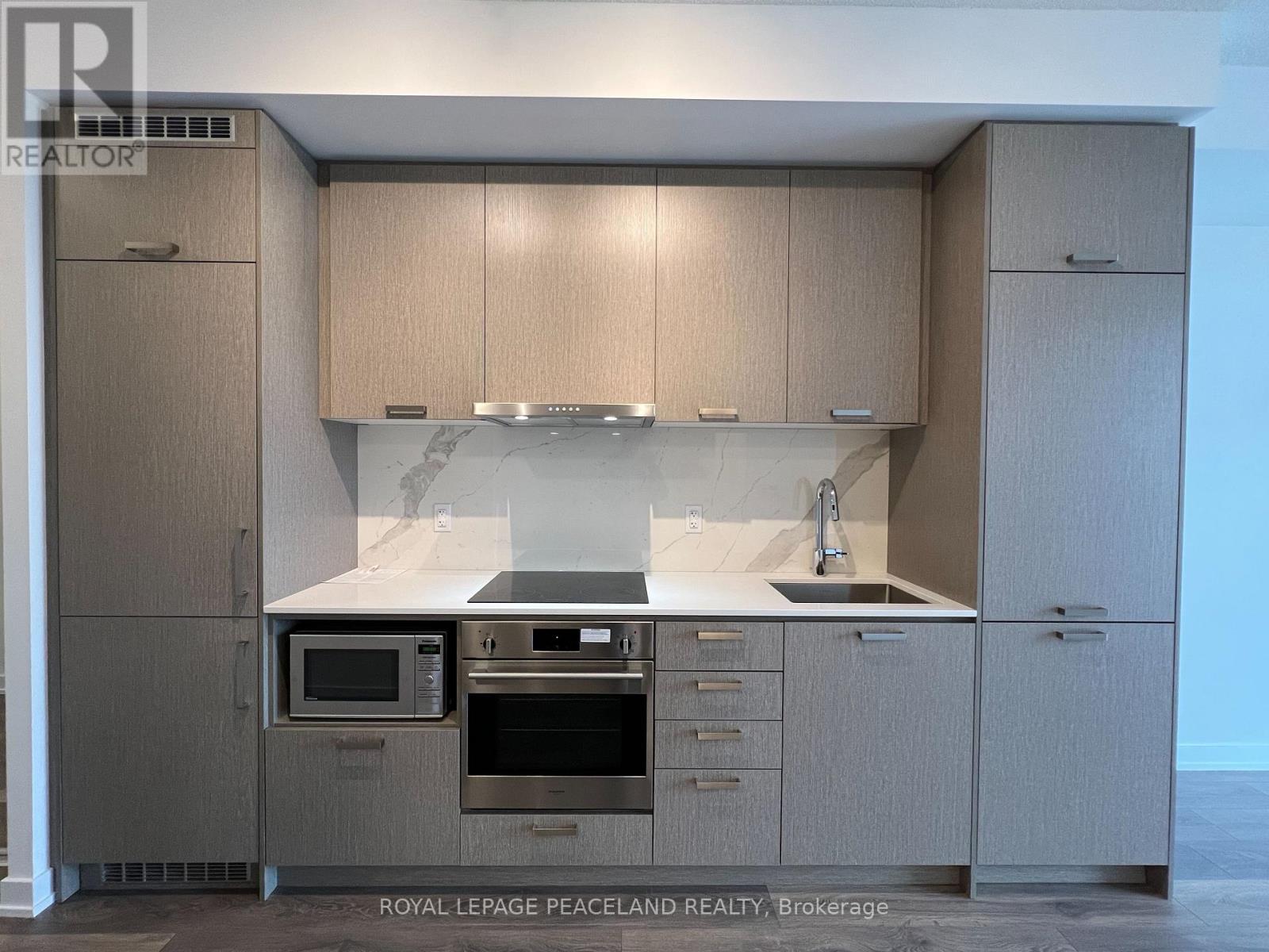 Photo 2 of 722 10 Honeycrisp Crescent, Vaughan ON
