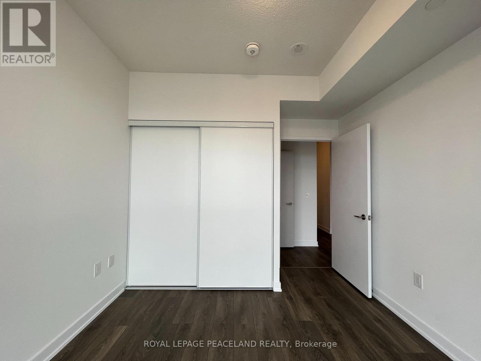 Photo 9 of 722 10 Honeycrisp Crescent, Vaughan ON