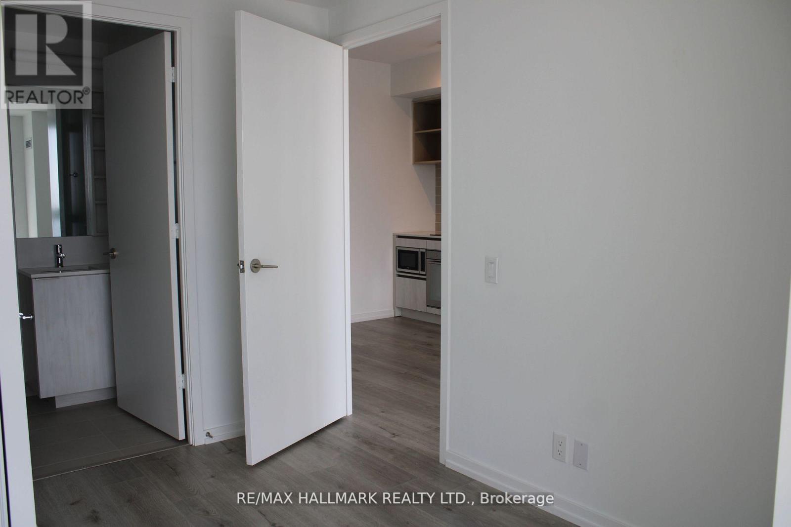 Photo 13 of 5008 1000 Portage Parkway, Vaughan ON