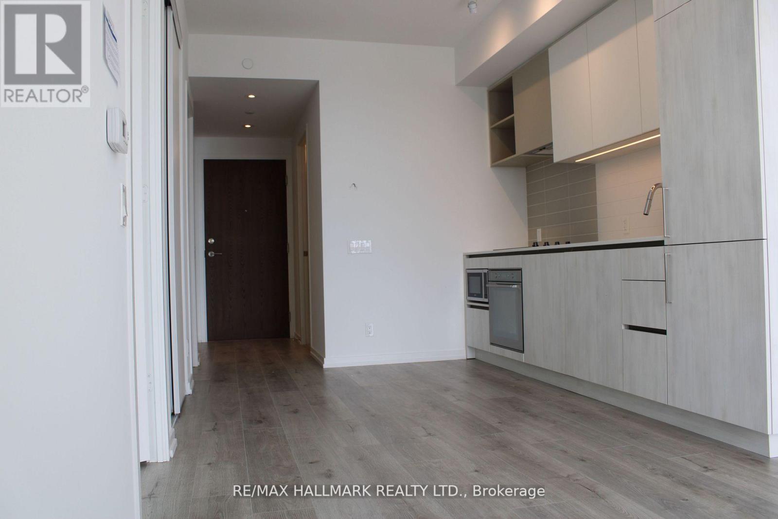 Photo 8 of 5008 1000 Portage Parkway, Vaughan ON