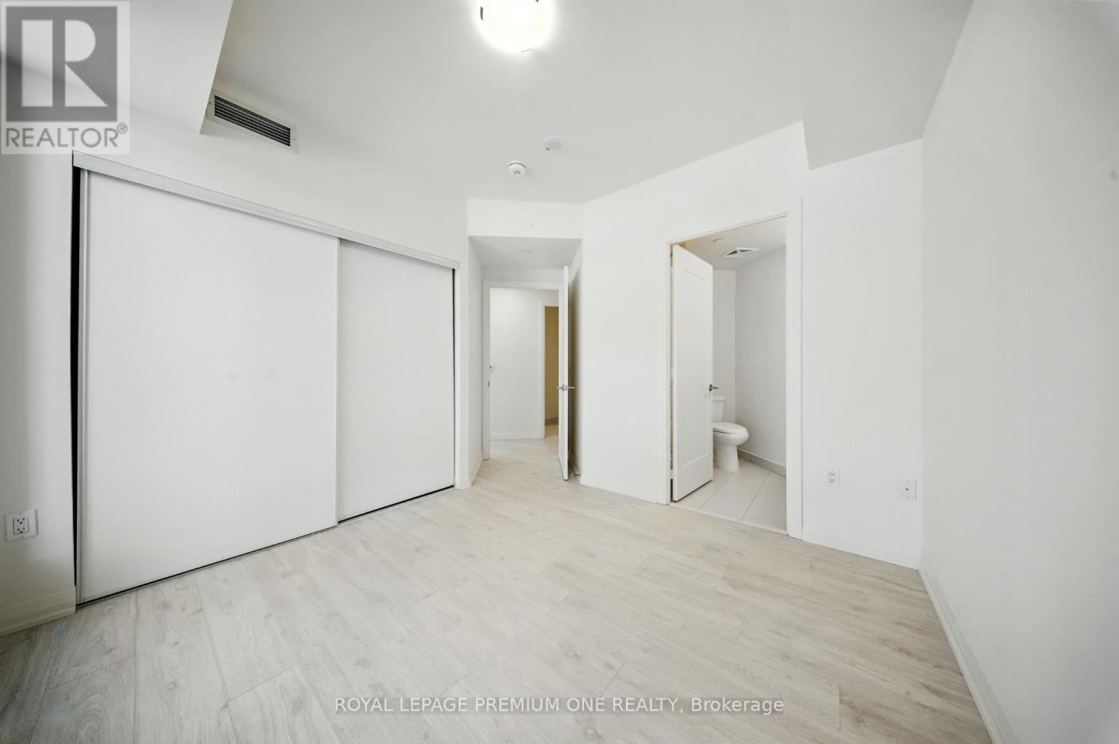Photo 11 of 221 9000 Jane Street, Vaughan ON