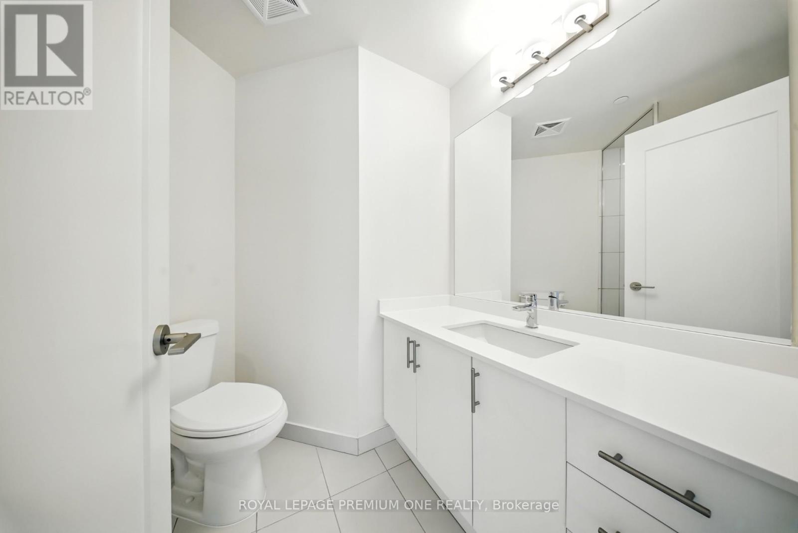 Photo 12 of 221 9000 Jane Street, Vaughan ON