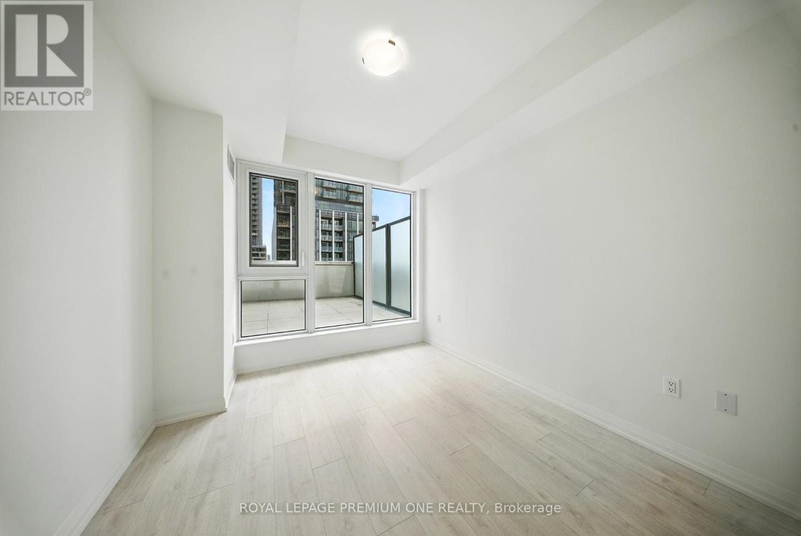 Photo 14 of 221 9000 Jane Street, Vaughan ON