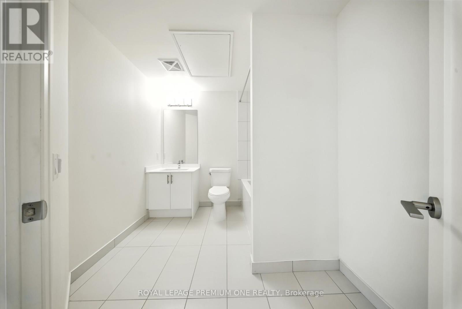Photo 15 of 221 9000 Jane Street, Vaughan ON