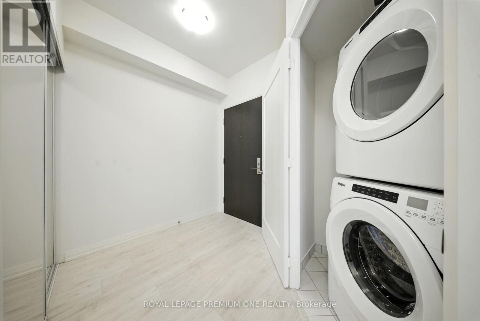 Photo 18 of 221 9000 Jane Street, Vaughan ON