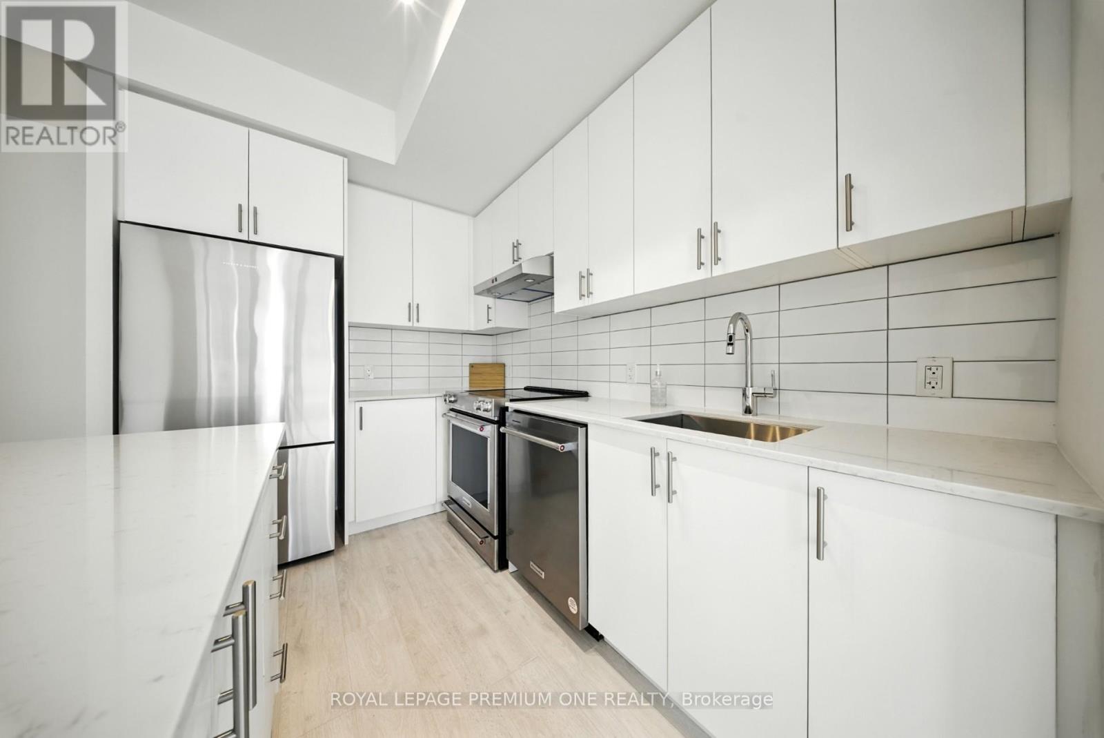 Photo 4 of 221 9000 Jane Street, Vaughan ON