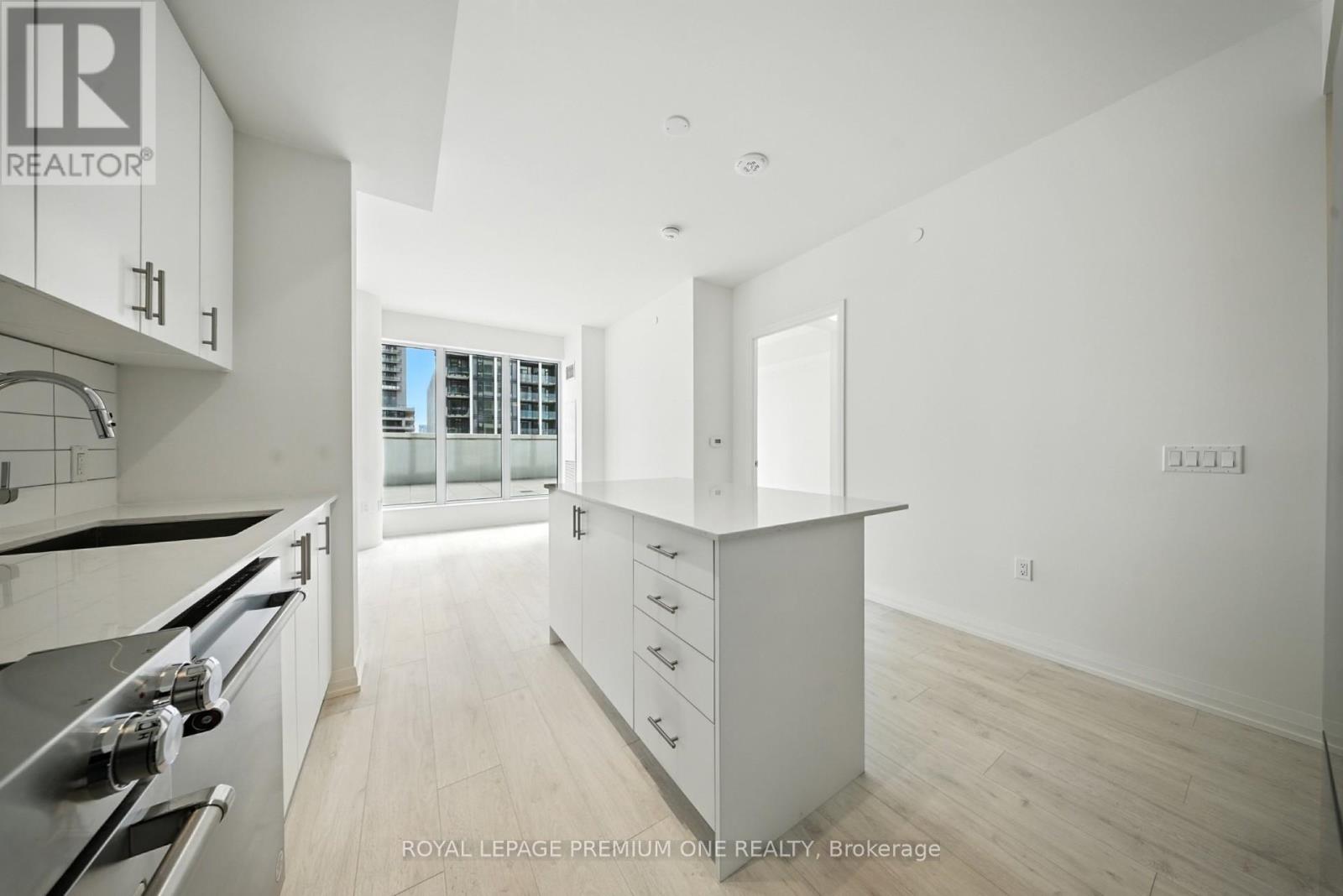 Photo 6 of 221 9000 Jane Street, Vaughan ON