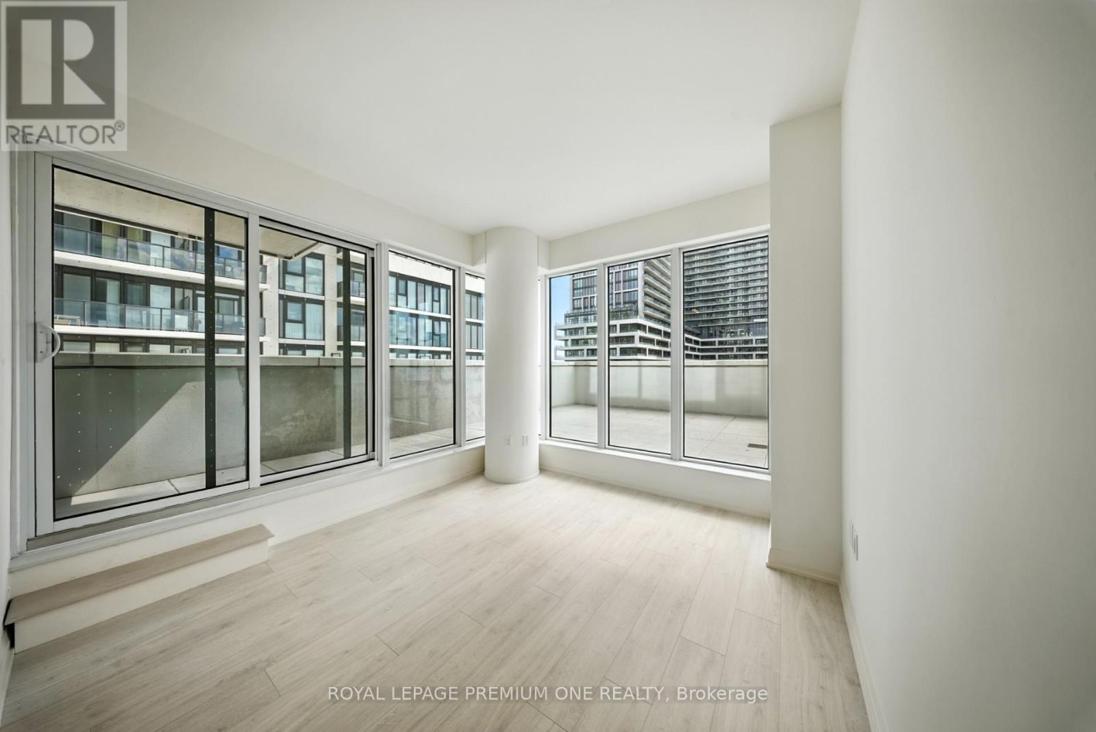 Photo 8 of 221 9000 Jane Street, Vaughan ON