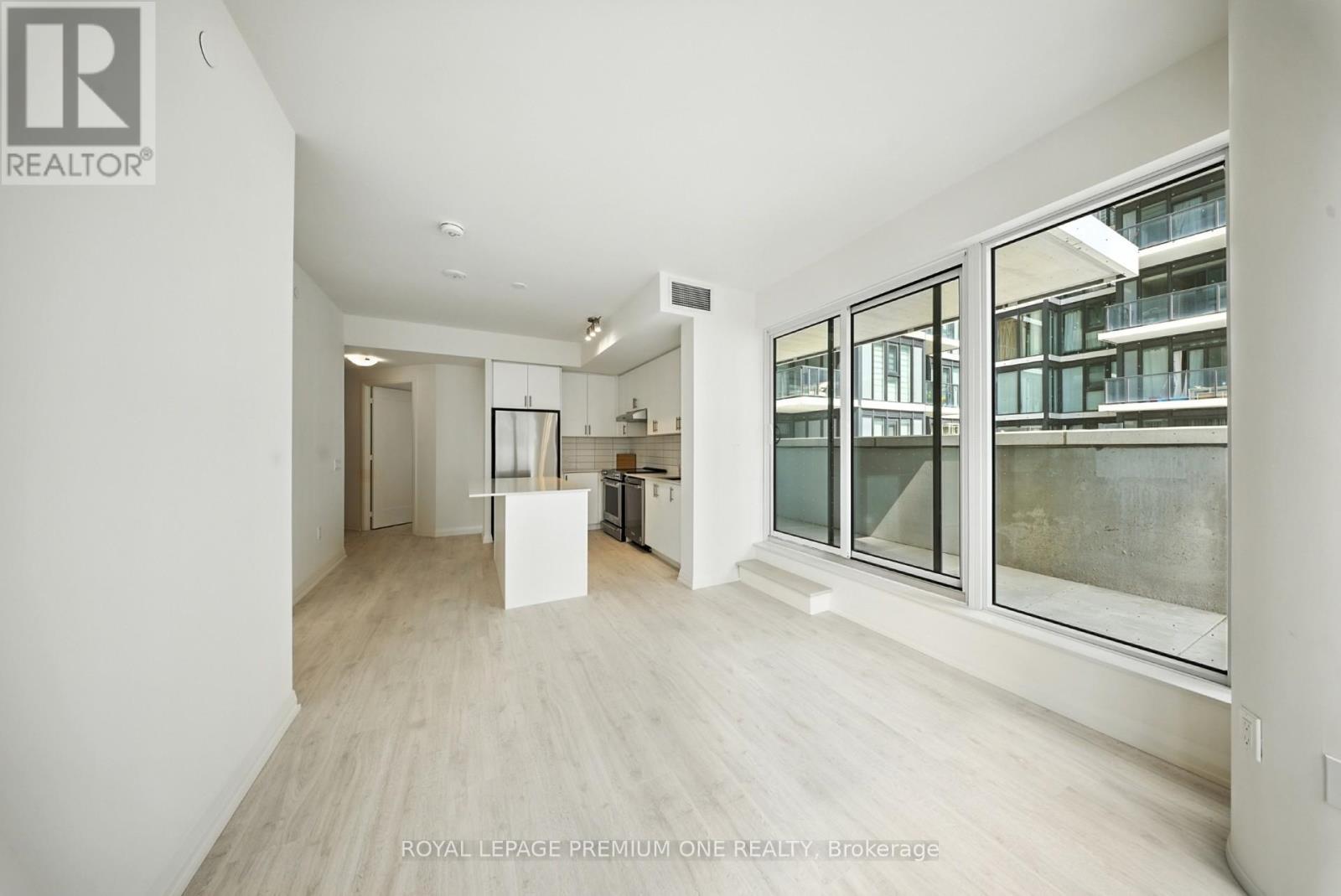 Photo 9 of 221 9000 Jane Street, Vaughan ON