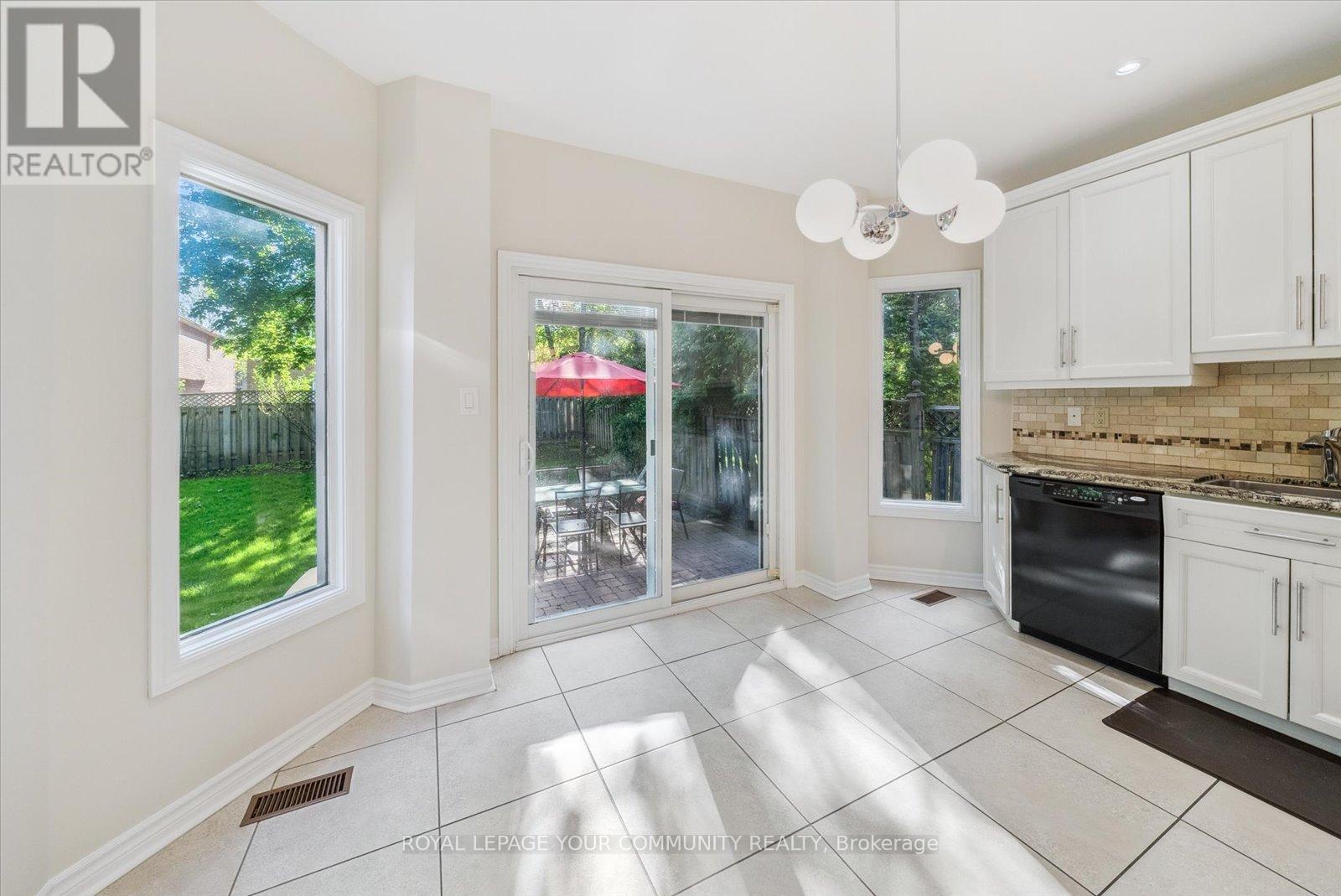 Photo 11 of 136 Markwood Lane, Vaughan ON