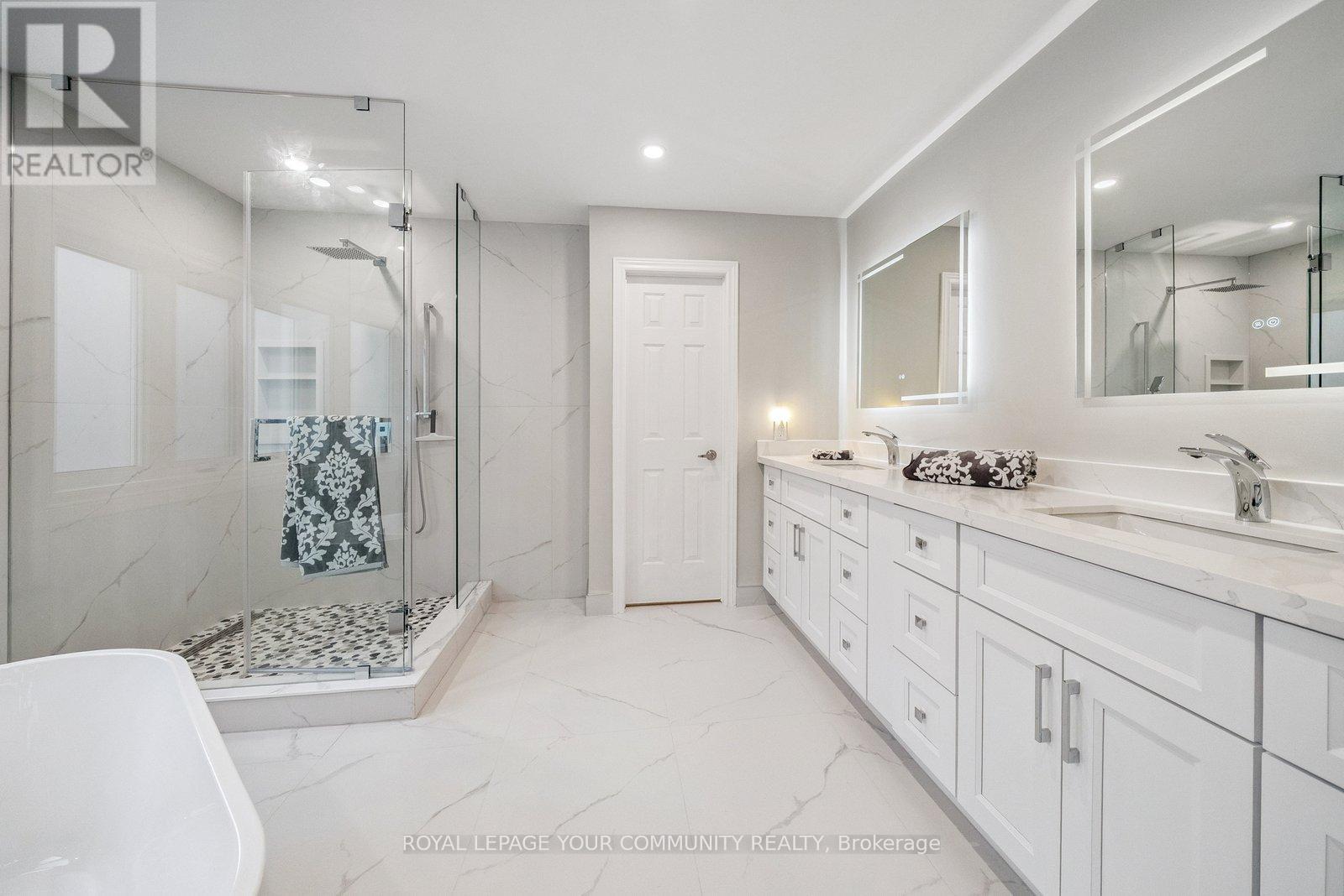 Photo 20 of 136 Markwood Lane, Vaughan ON