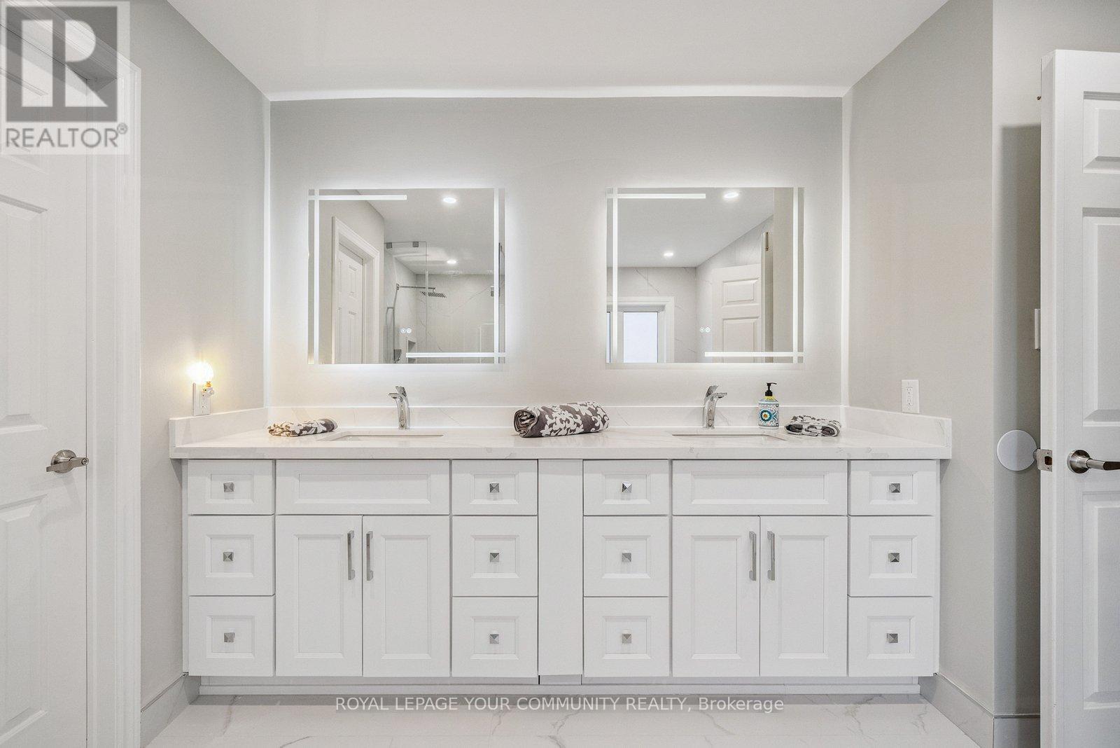 Photo 21 of 136 Markwood Lane, Vaughan ON