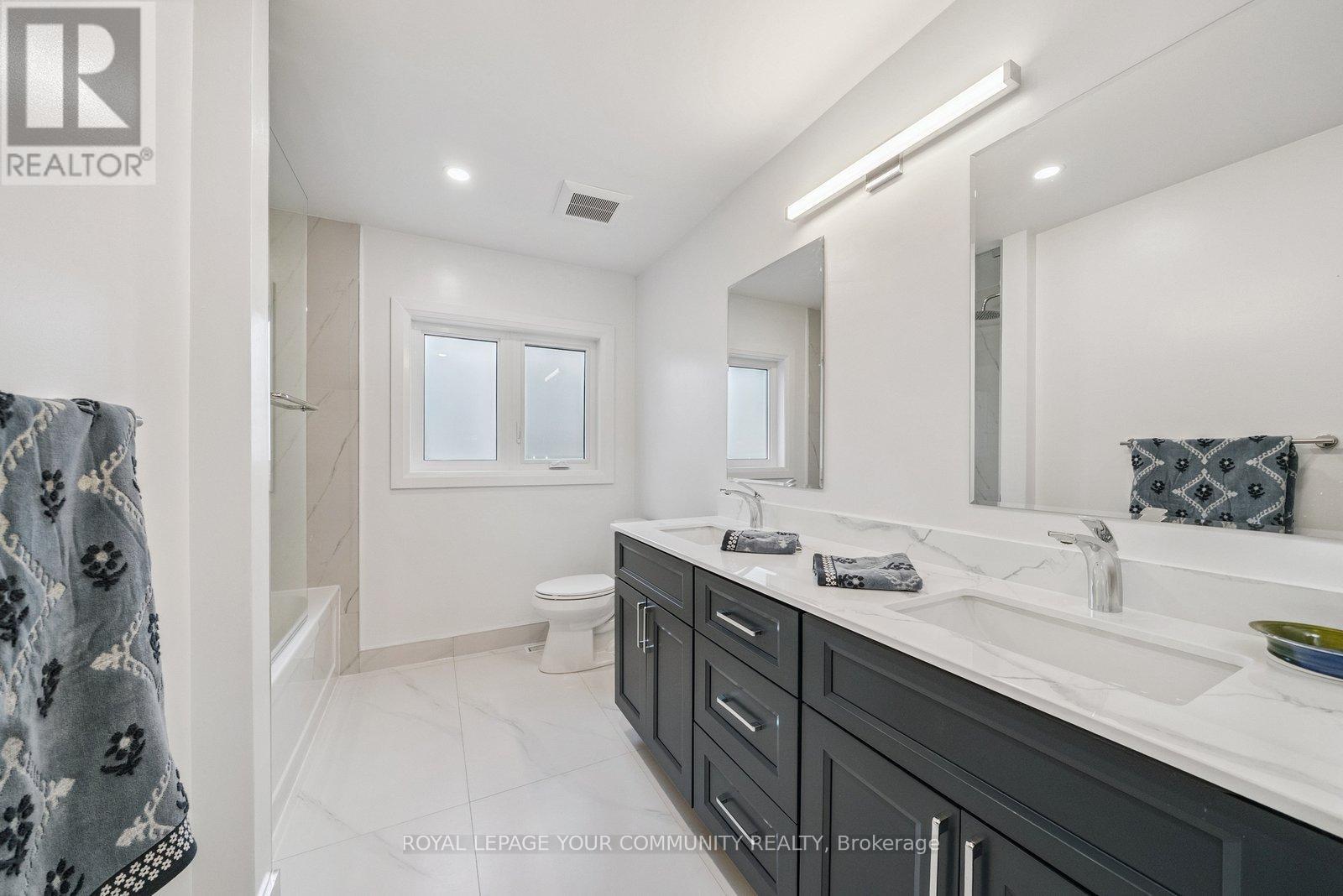 Photo 29 of 136 Markwood Lane, Vaughan ON