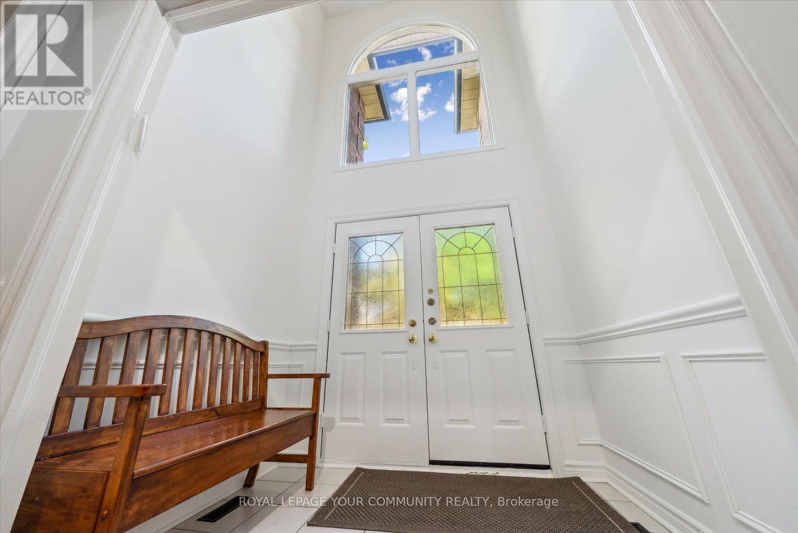 Photo 3 of 136 Markwood Lane, Vaughan ON