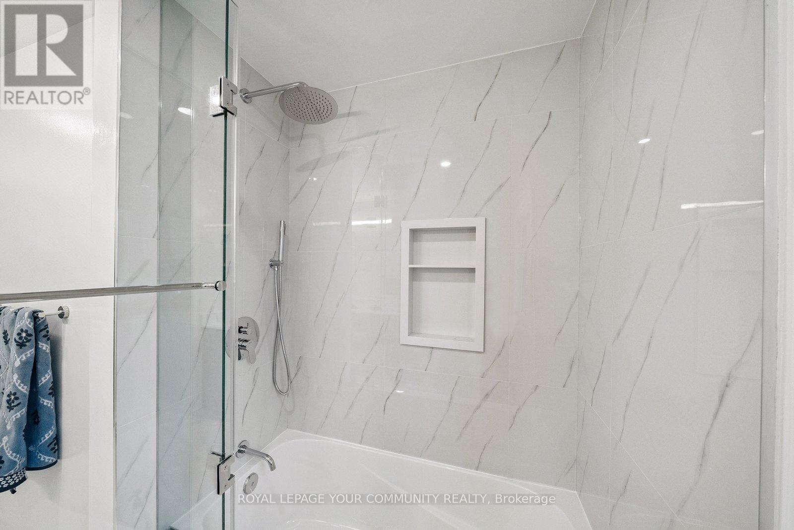 Photo 30 of 136 Markwood Lane, Vaughan ON