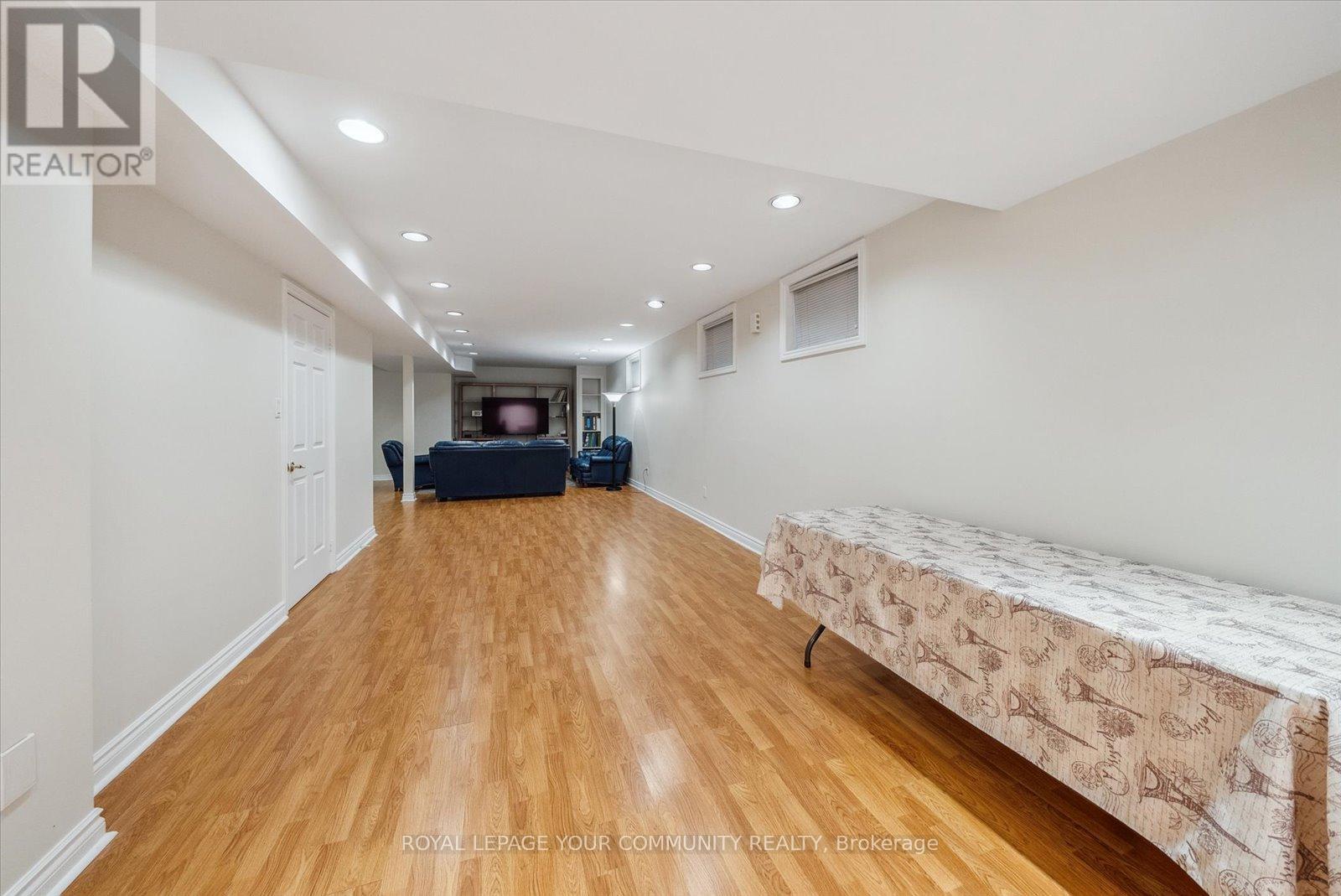 Photo 34 of 136 Markwood Lane, Vaughan ON