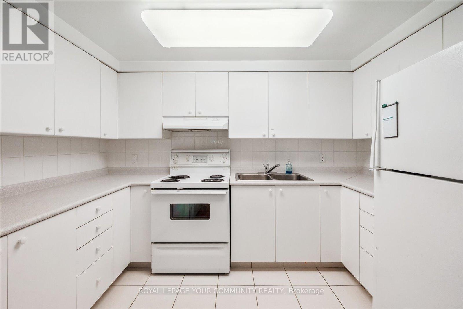 Photo 35 of 136 Markwood Lane, Vaughan ON