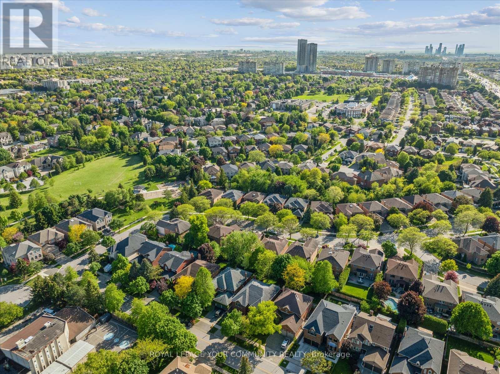 Photo 43 of 136 Markwood Lane, Vaughan ON