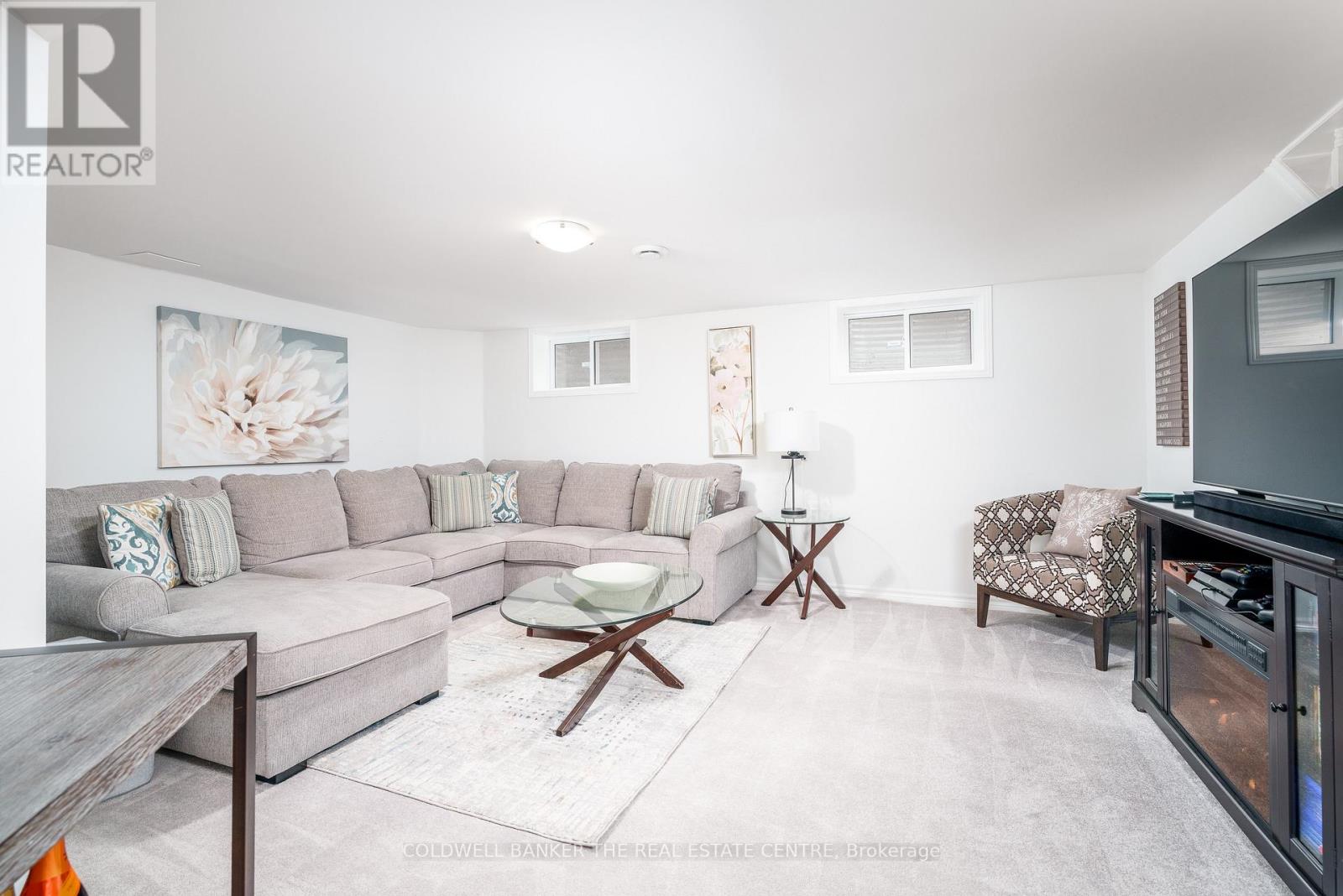 Photo 16 of 272 Avenue Road, Newmarket ON
