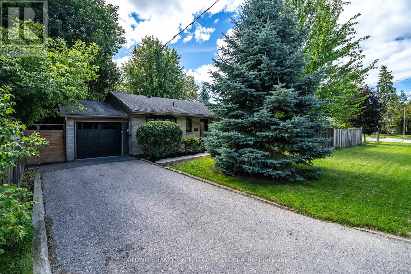 Photo 2 of 272 Avenue Road, Newmarket ON