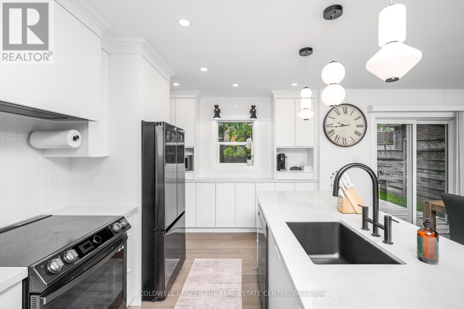 Photo 5 of 272 Avenue Road, Newmarket ON