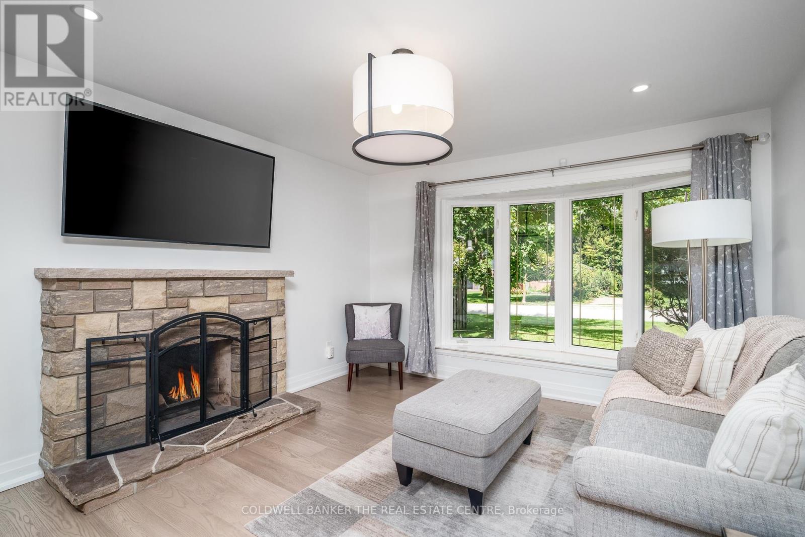 Photo 9 of 272 Avenue Road, Newmarket ON