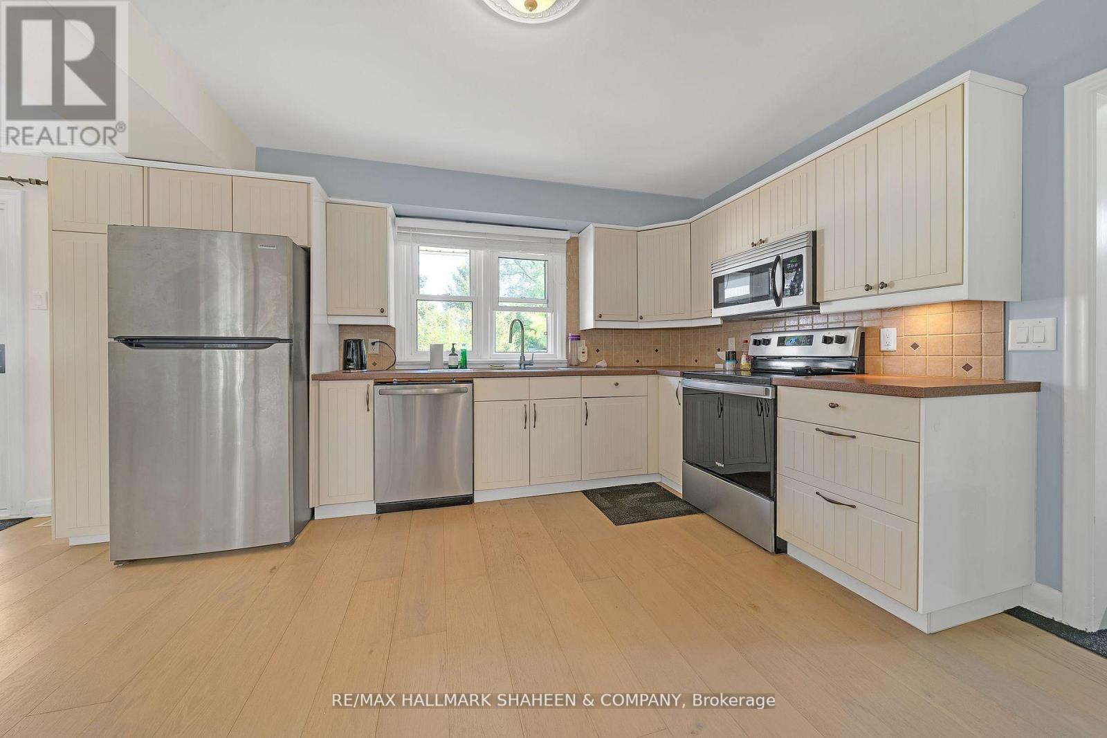 Photo 12 of 99 Lucas Street, Richmond Hill ON