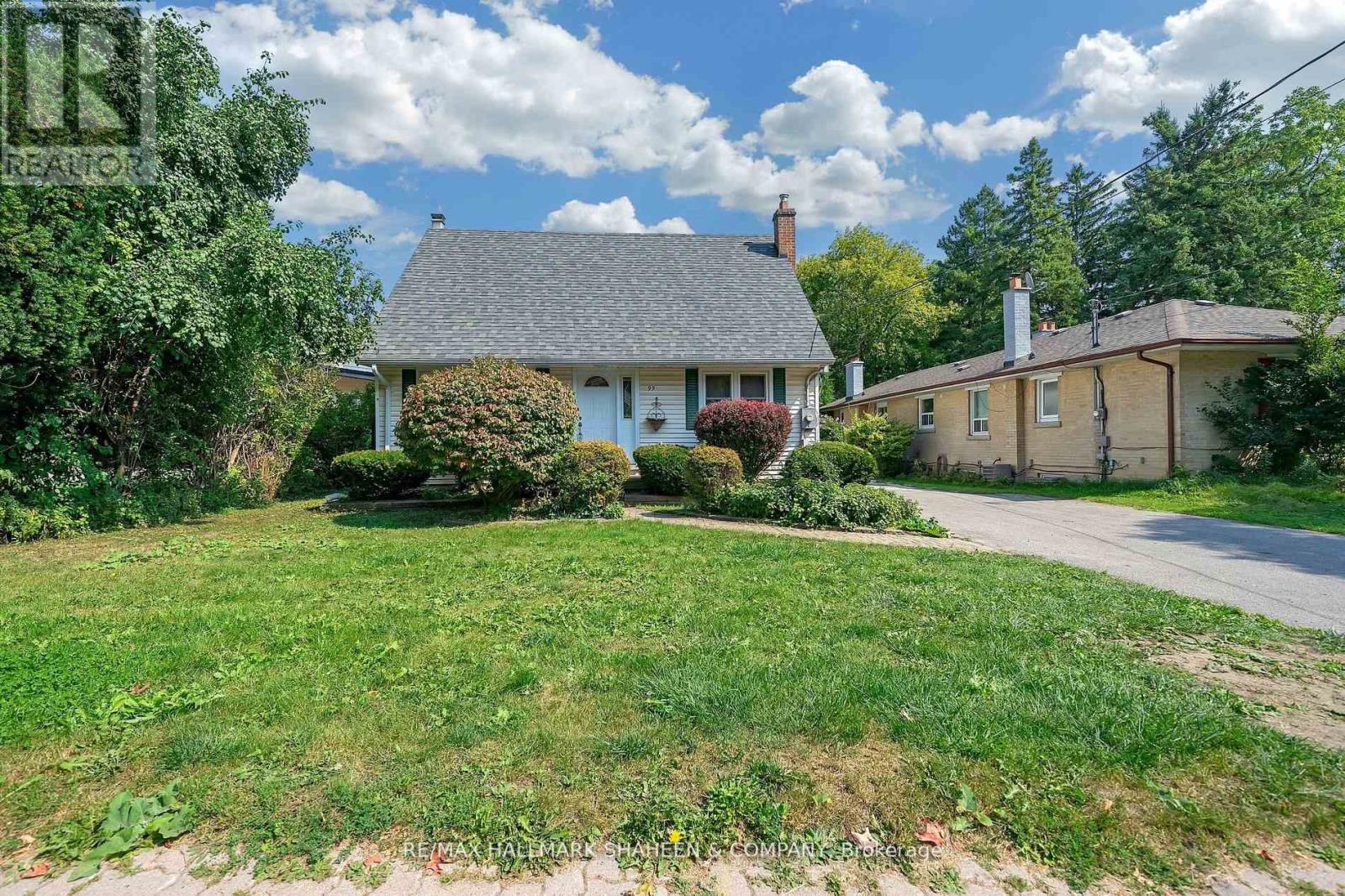 Photo 2 of 99 Lucas Street, Richmond Hill ON