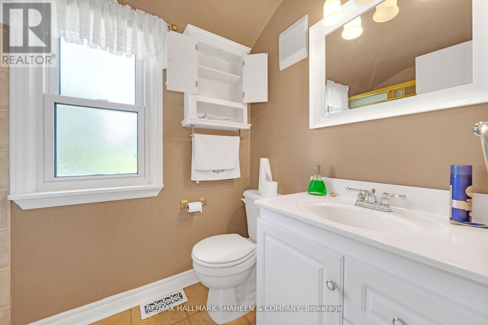 Photo 20 of 99 Lucas Street, Richmond Hill ON