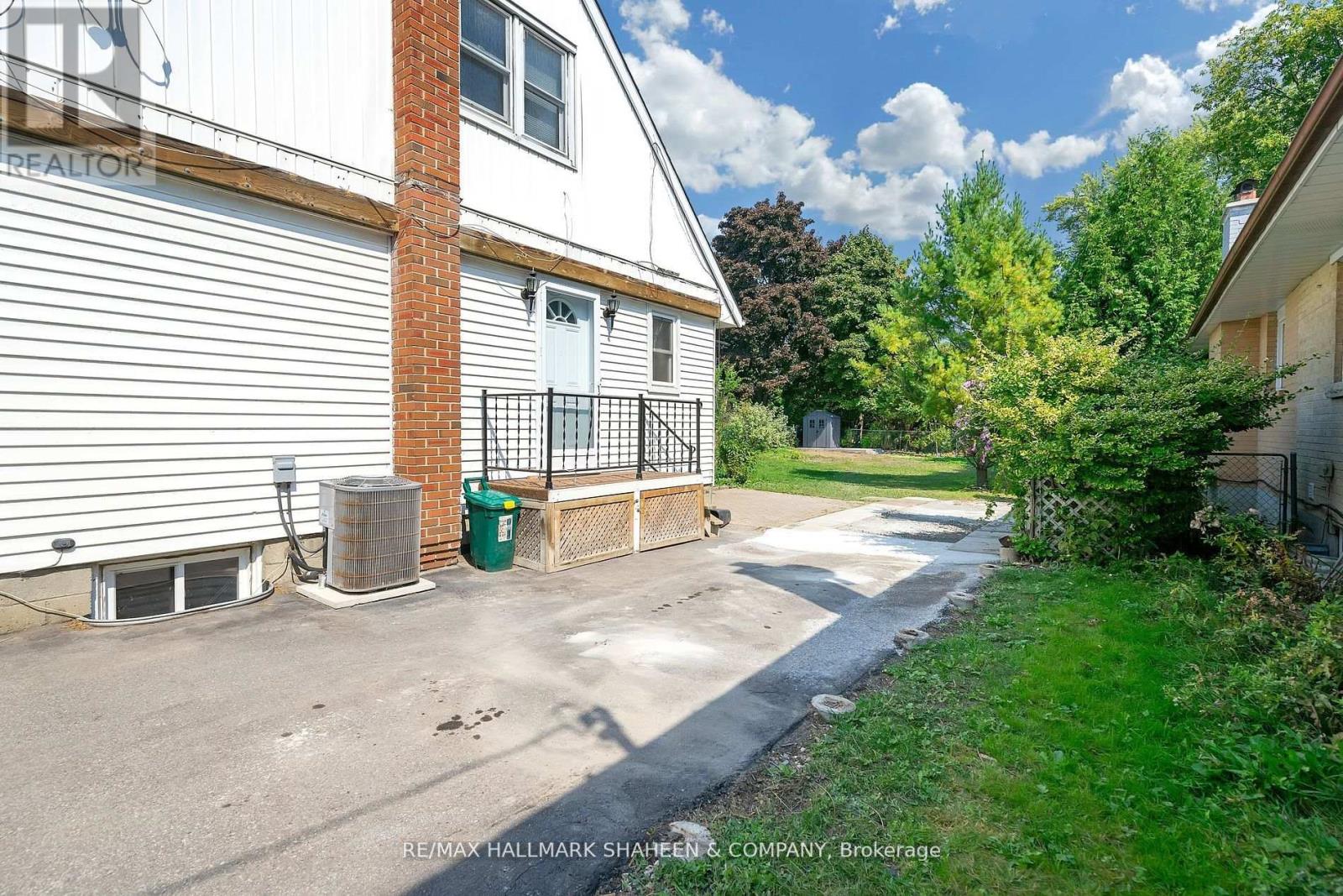 Photo 24 of 99 Lucas Street, Richmond Hill ON