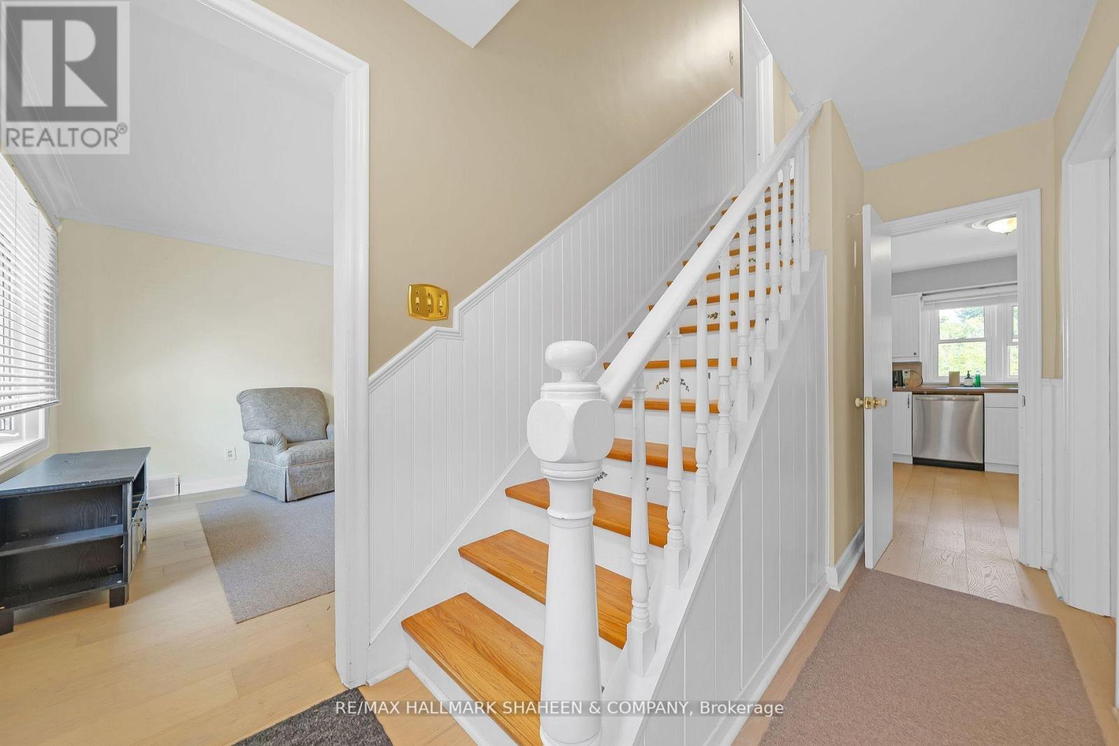 Photo 6 of 99 Lucas Street, Richmond Hill ON