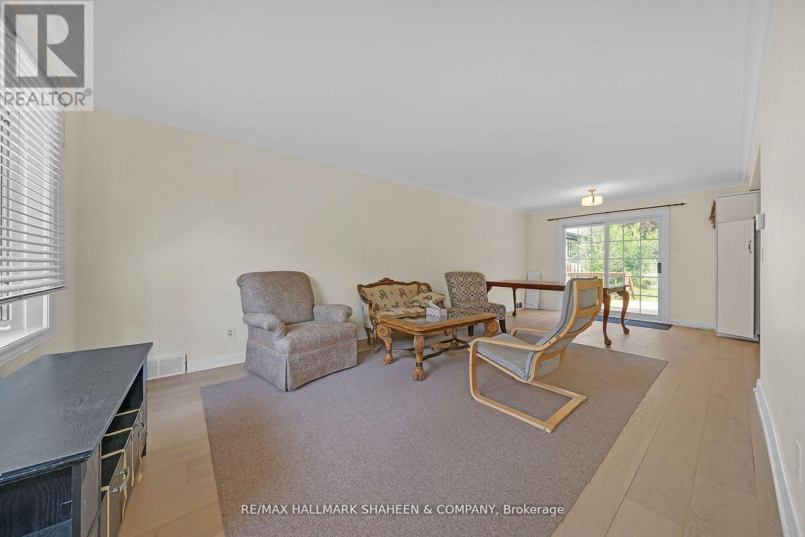 Photo 7 of 99 Lucas Street, Richmond Hill ON