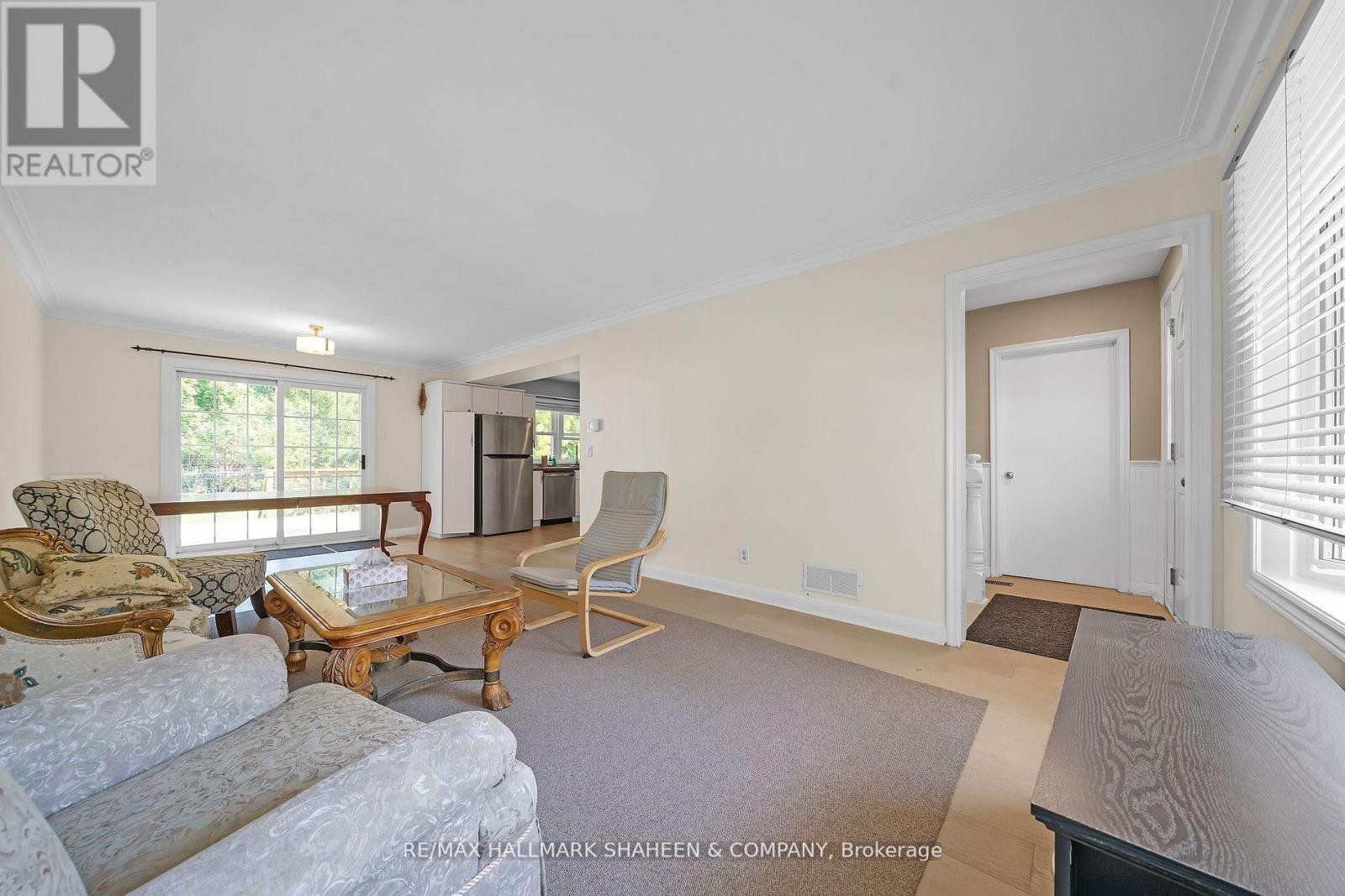 Photo 8 of 99 Lucas Street, Richmond Hill ON