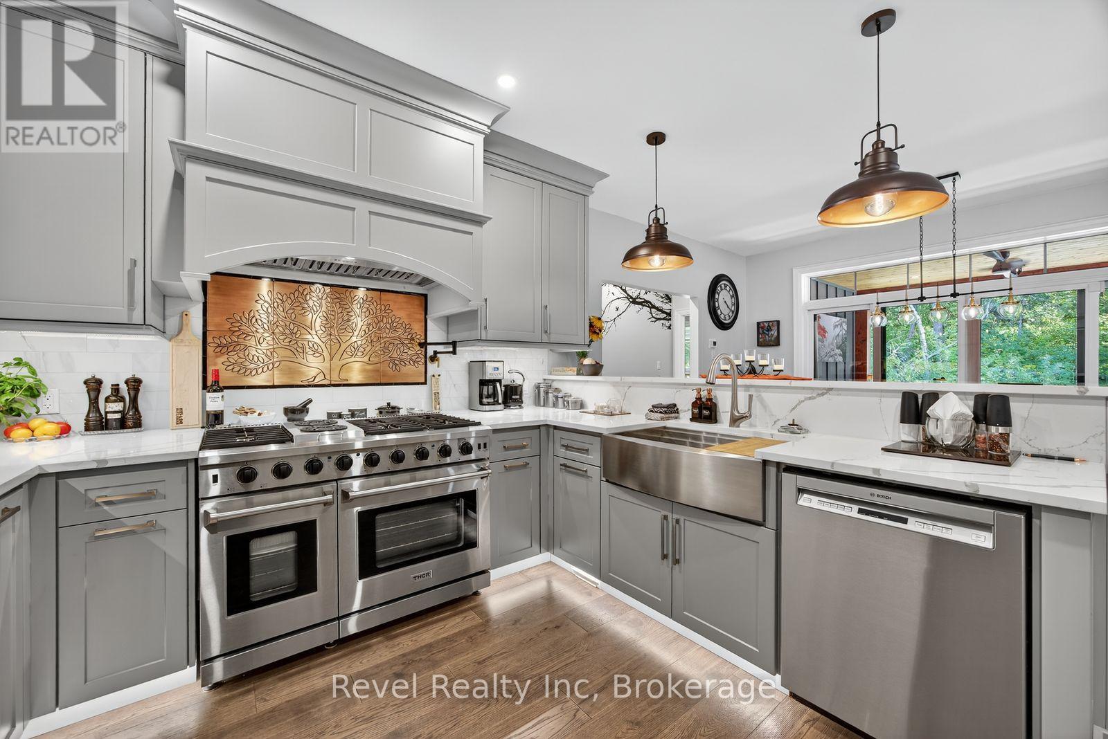 Photo 13 of 517 Silverbirch Drive, Tiny ON