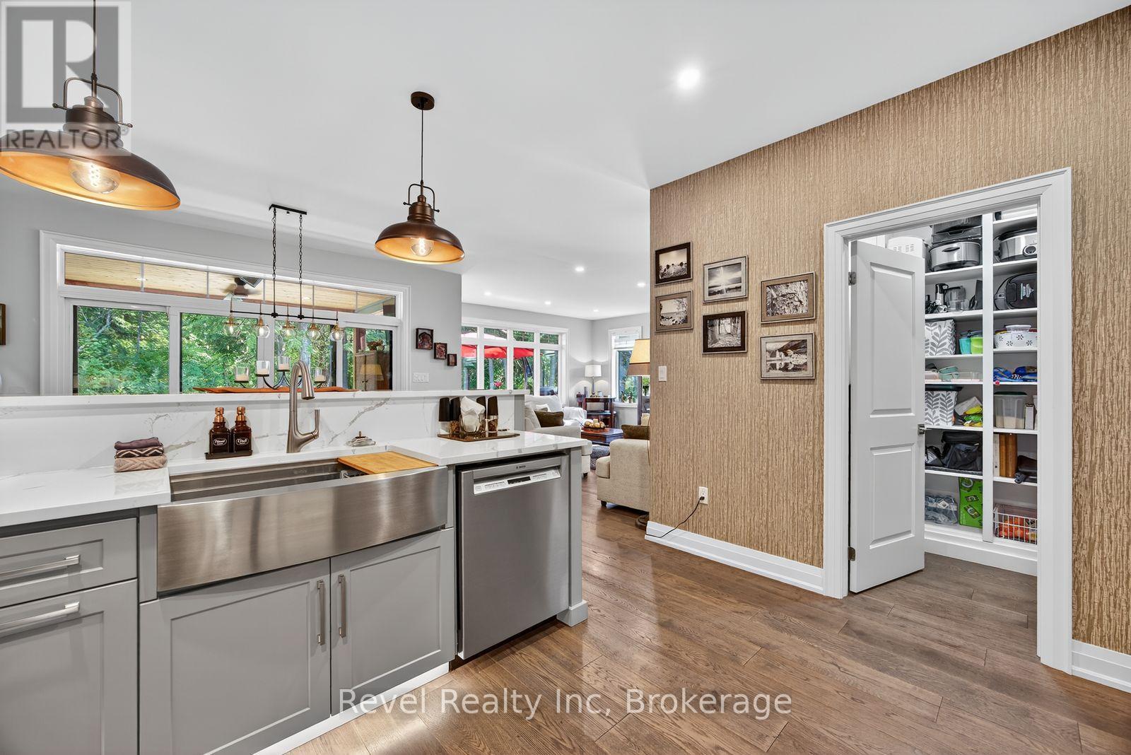 Photo 14 of 517 Silverbirch Drive, Tiny ON