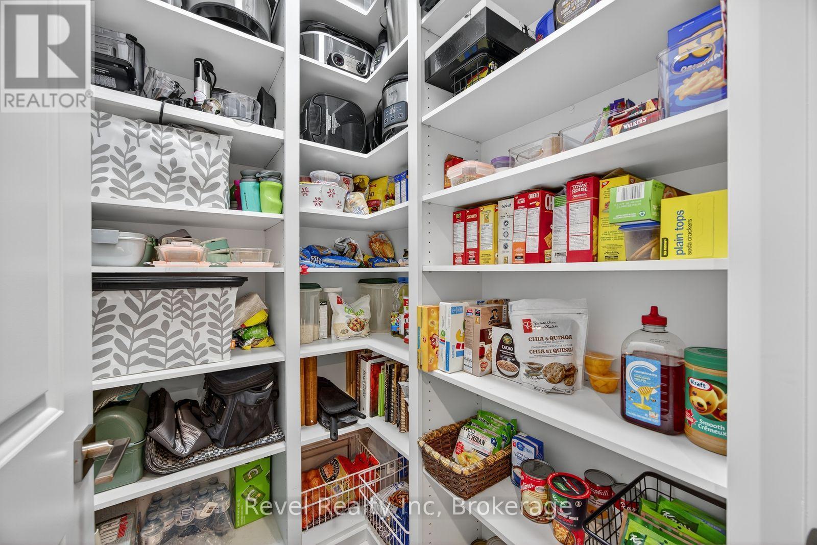 Photo 15 of 517 Silverbirch Drive, Tiny ON