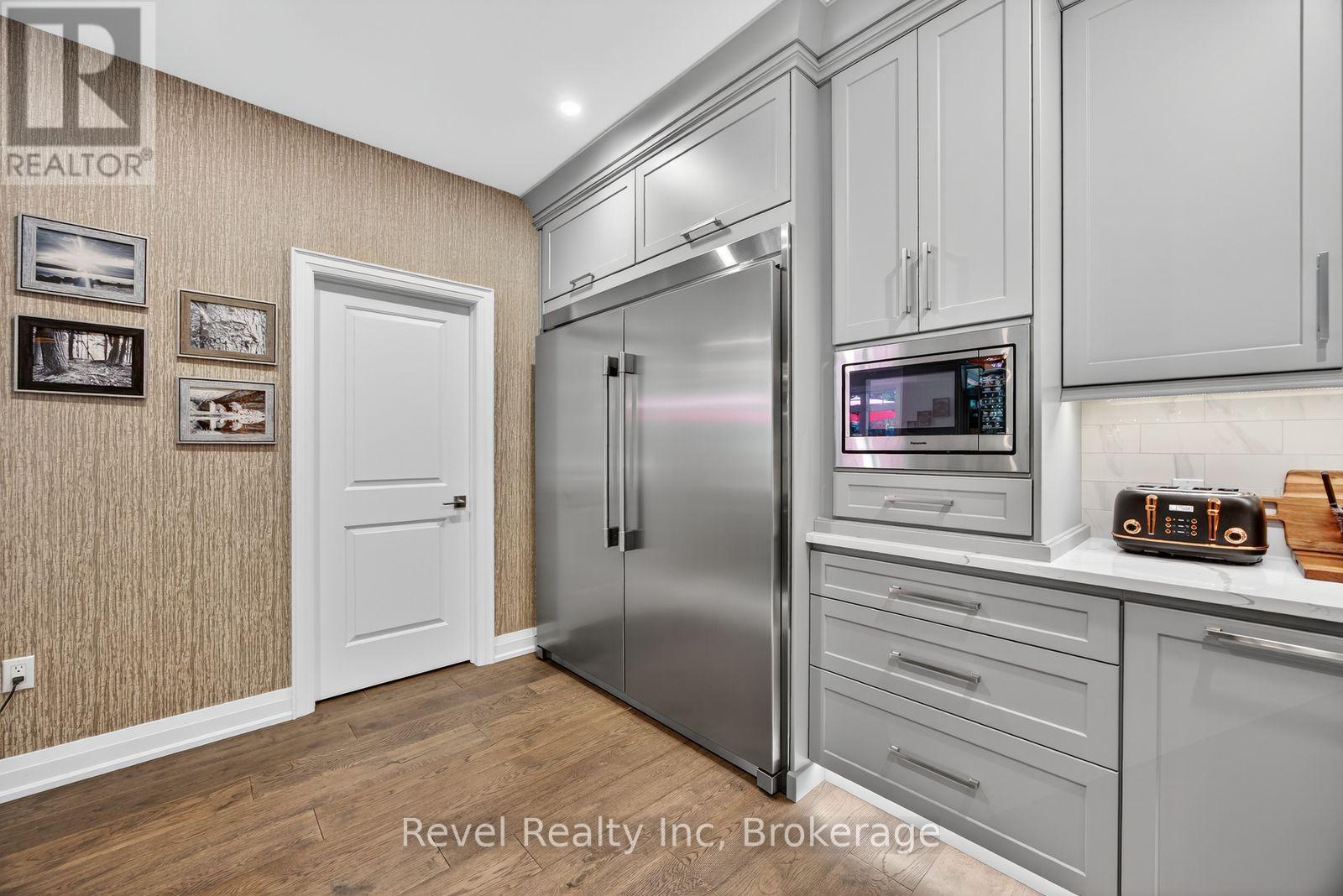 Photo 16 of 517 Silverbirch Drive, Tiny ON