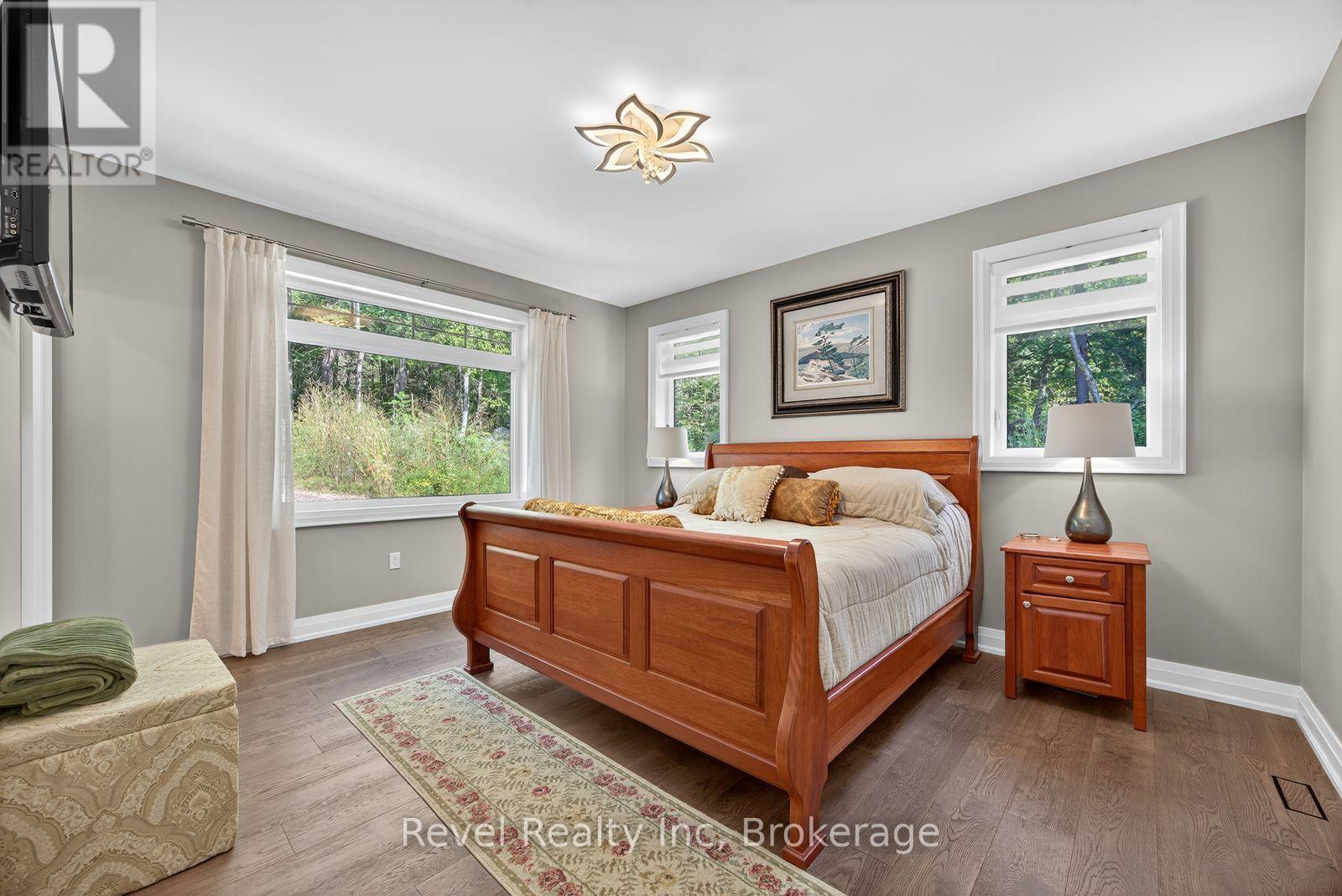 Photo 17 of 517 Silverbirch Drive, Tiny ON