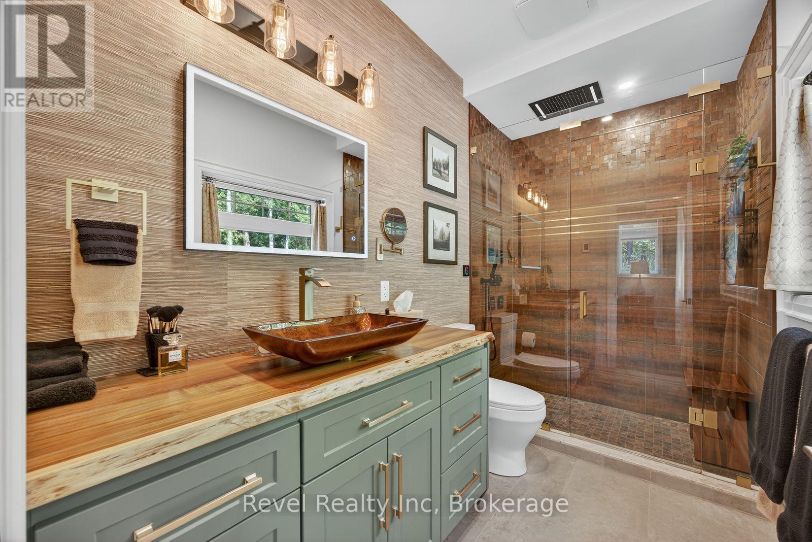 Photo 18 of 517 Silverbirch Drive, Tiny ON