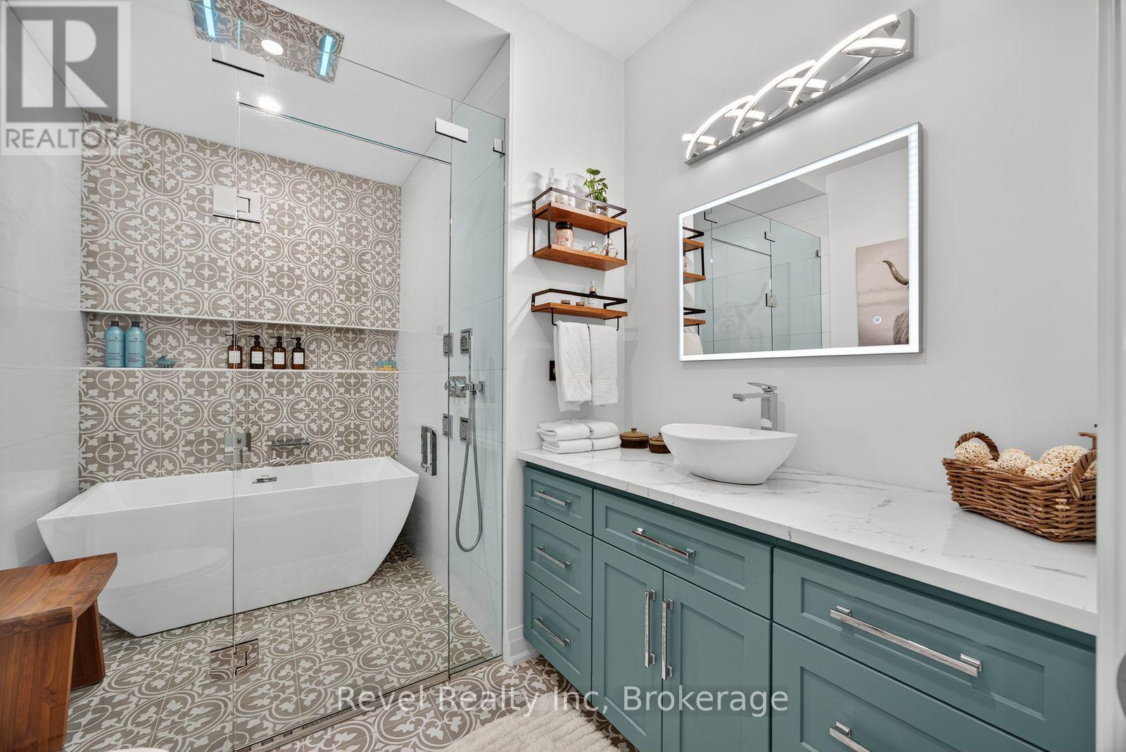 Photo 20 of 517 Silverbirch Drive, Tiny ON