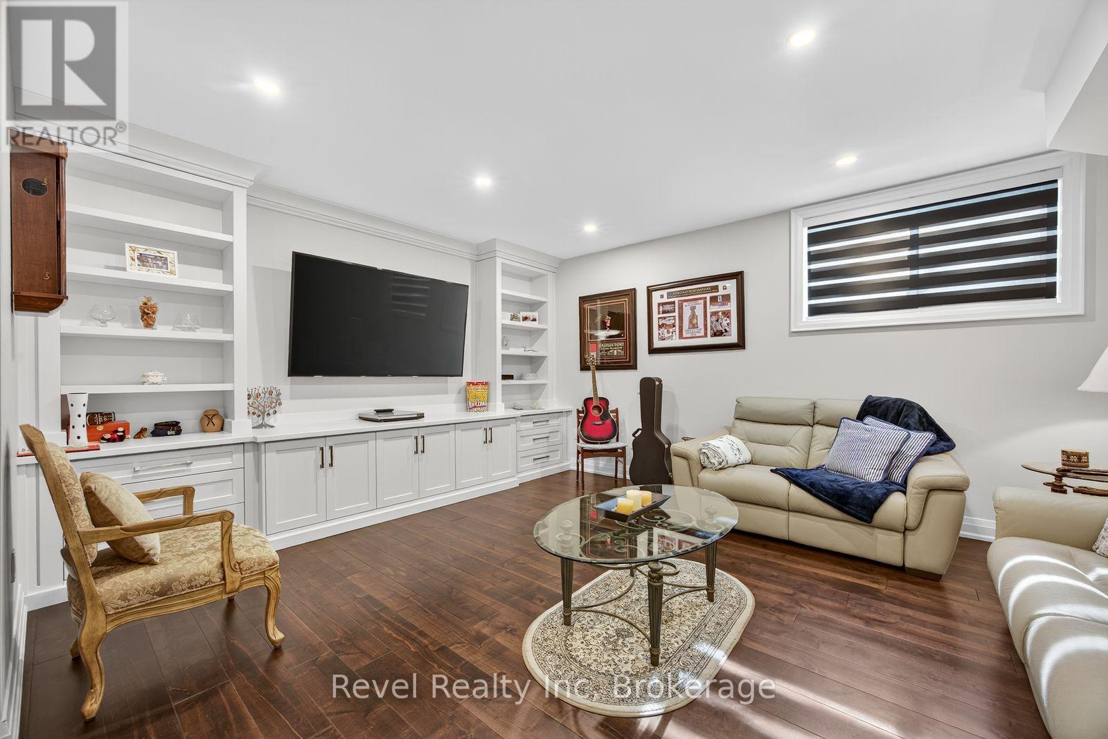 Photo 25 of 517 Silverbirch Drive, Tiny ON