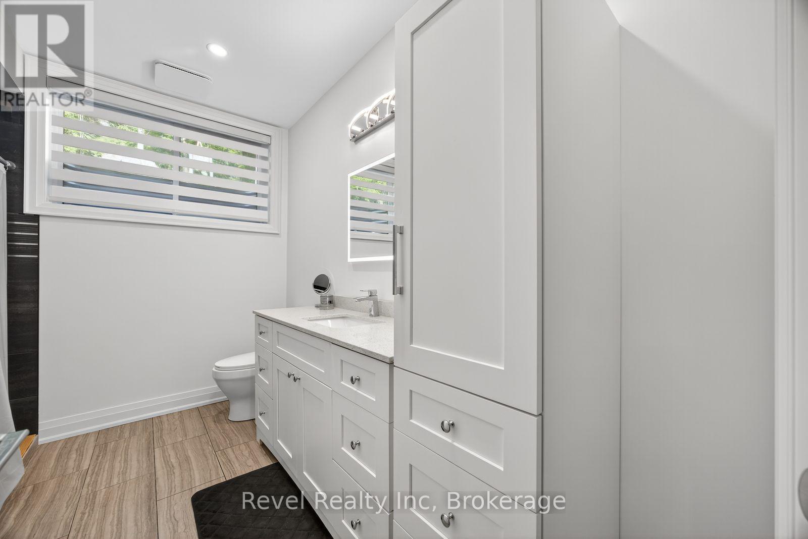Photo 27 of 517 Silverbirch Drive, Tiny ON