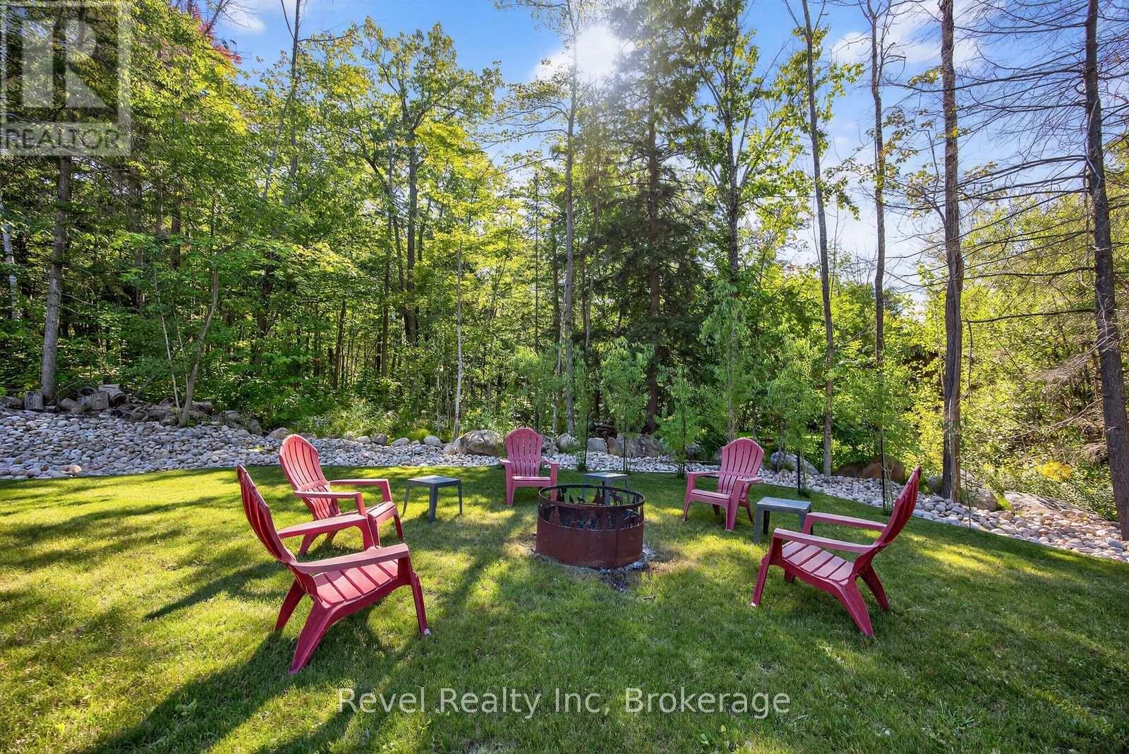 Photo 32 of 517 Silverbirch Drive, Tiny ON